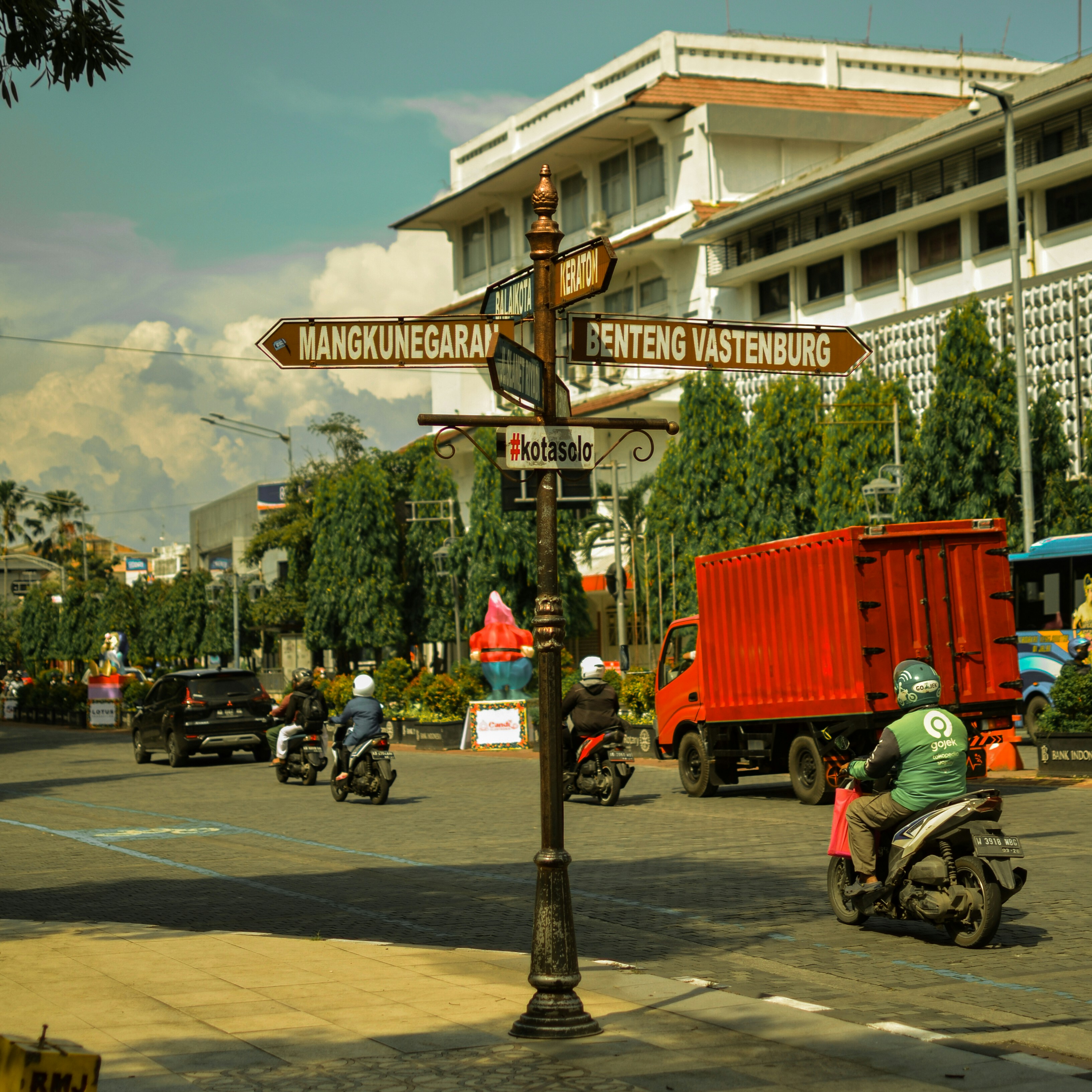Indonesia City Scene (Photo by Fala Syam on Unsplash)